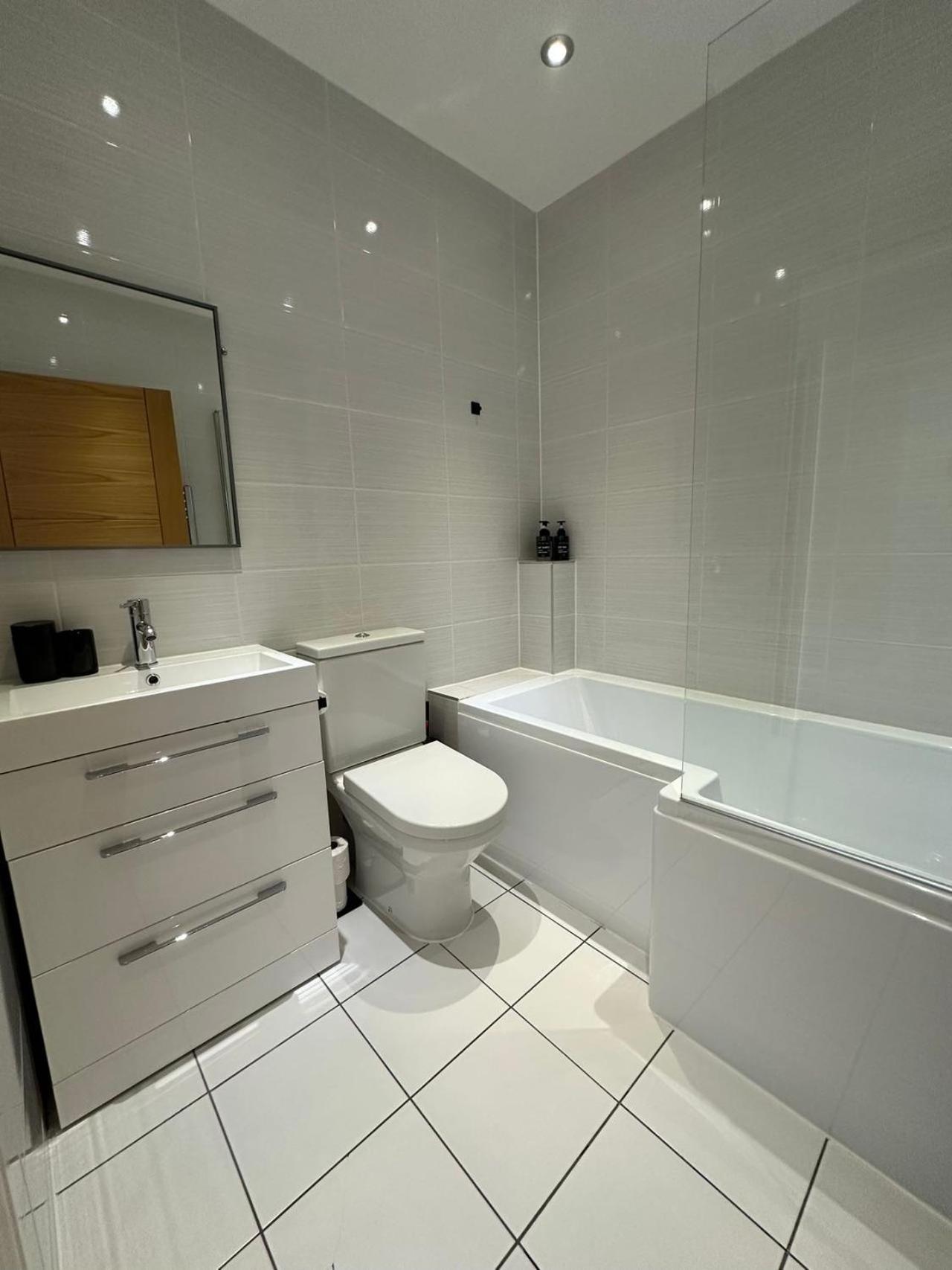 Spacious 4Br 4Ba Gated Townhouse With Balconies, Central Jq Birmingam Exterior foto