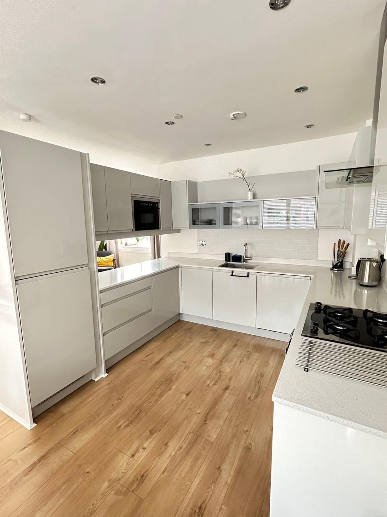 Spacious 4Br 4Ba Gated Townhouse With Balconies, Central Jq Birmingam Exterior foto