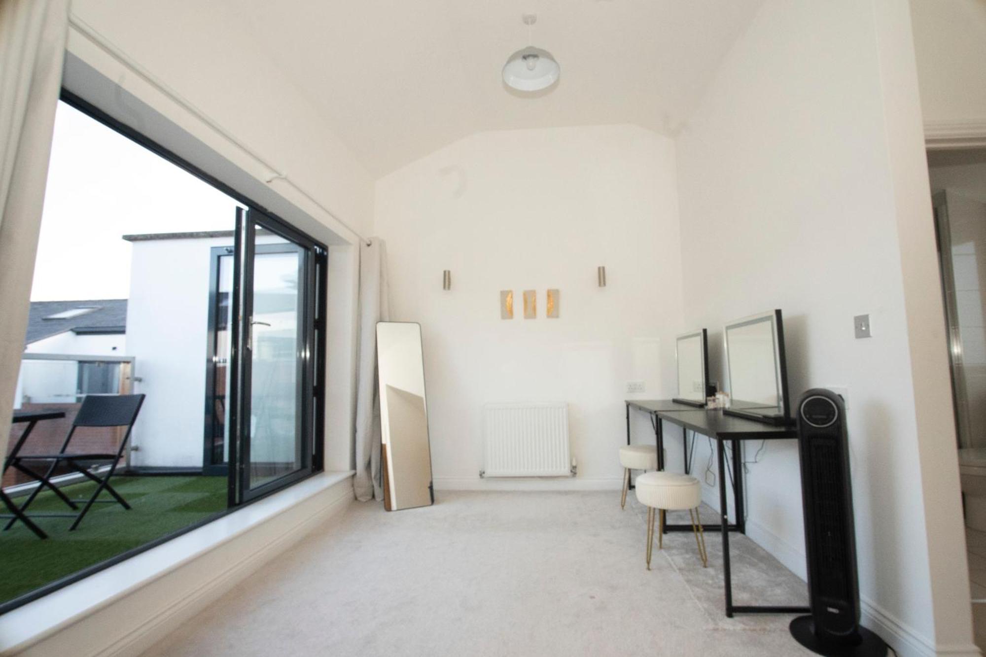 Spacious 4Br 4Ba Gated Townhouse With Balconies, Central Jq Birmingam Exterior foto
