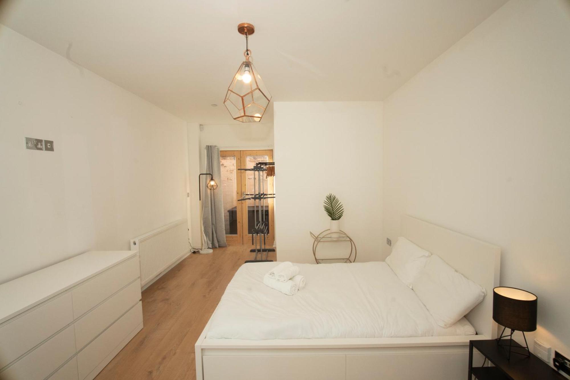Spacious 4Br 4Ba Gated Townhouse With Balconies, Central Jq Birmingam Exterior foto